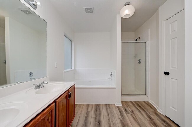 Building Photo - 6030 Shining Leaf Ct