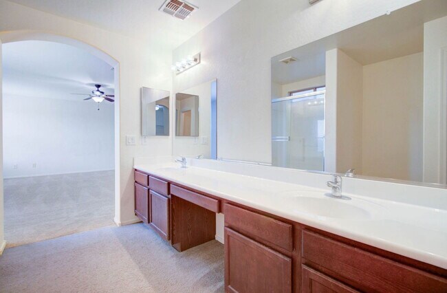 Building Photo - 5659 S 239th Dr