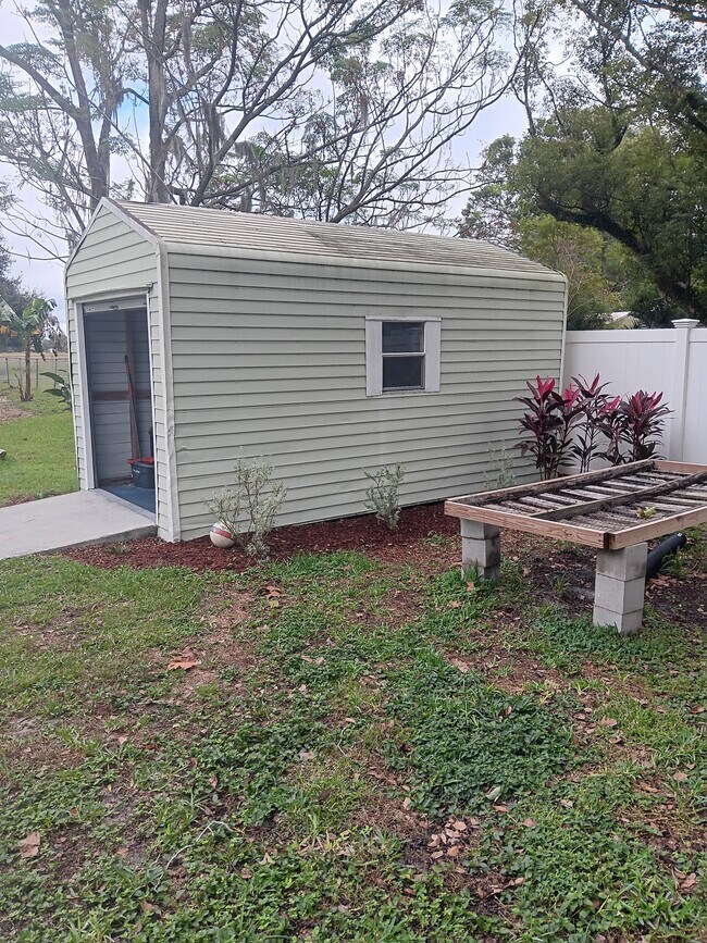 Building Photo - 902 Charlie Griffin Rd