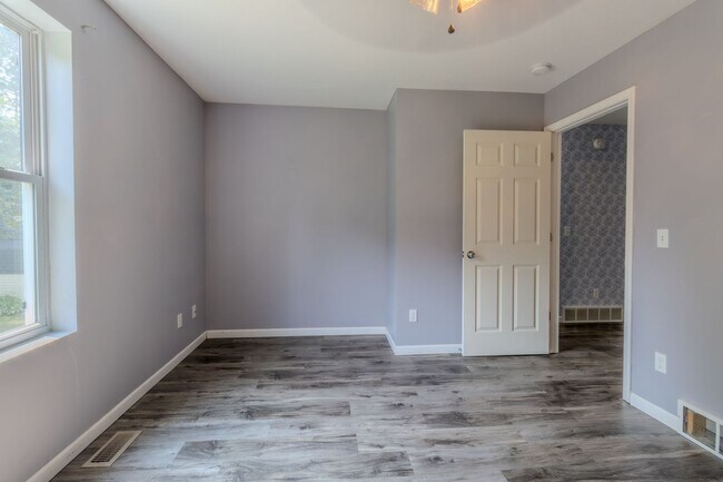 Building Photo - 11821 Lillian Lee Dr