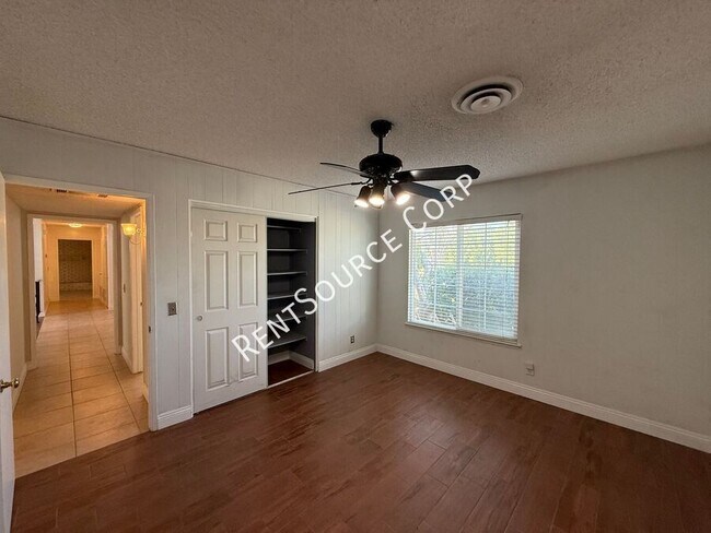 Building Photo - 2522 Marcella St