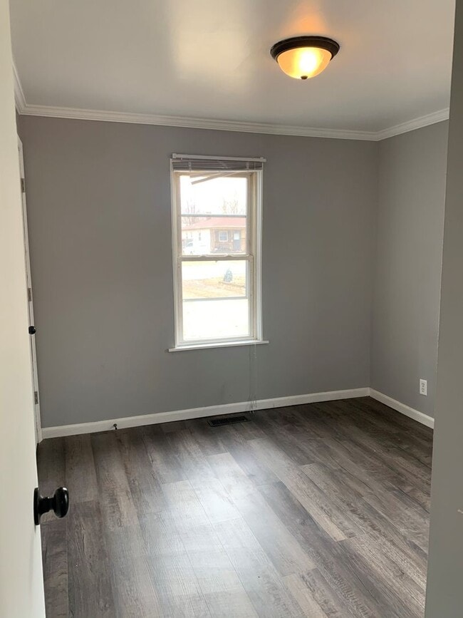 Building Photo - Move-In Ready 2BR Ranch – Fresh Paint, New Floors, & Off-Street Parking!