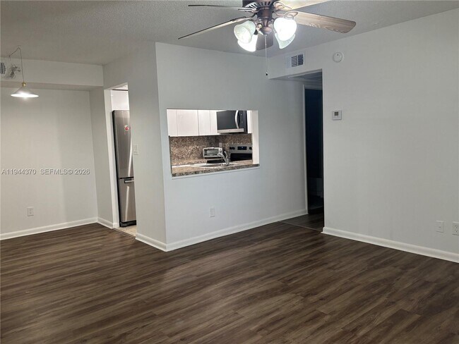 Building Photo - 10023 Winding Lake Rd