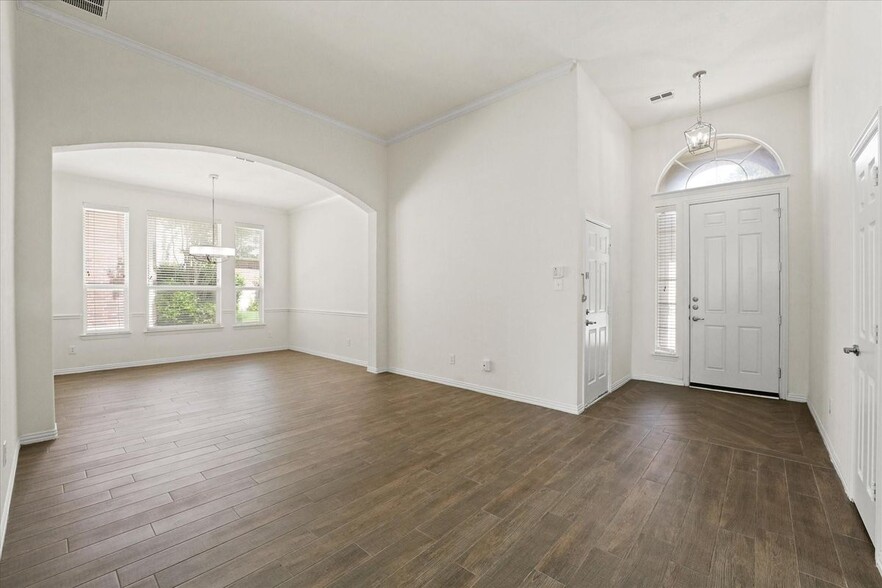 Building Photo - 8908 Red Oaks Dr