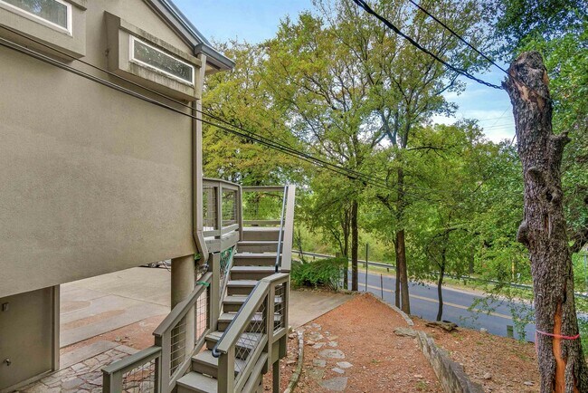 Building Photo - 701 Azie Morton Rd