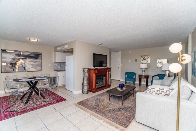 Building Photo - 7039 San Pedro Ave