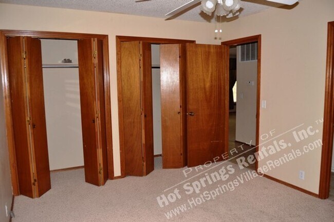 Building Photo - West Gate Area | Home | Unfurnished