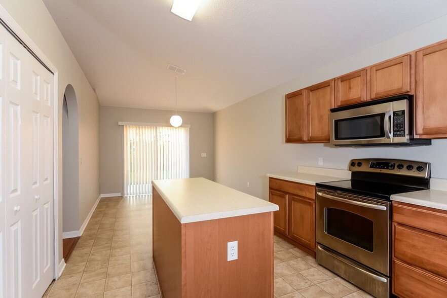 Building Photo - 17036 Lixberry Way