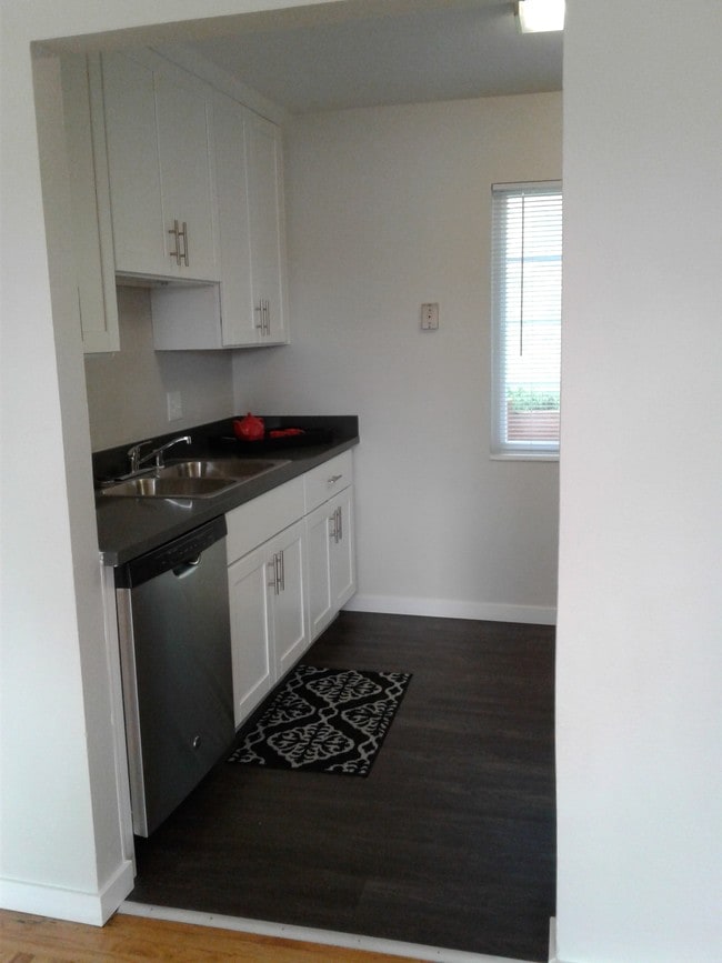 Building Photo - Mission Blvd. Apartments