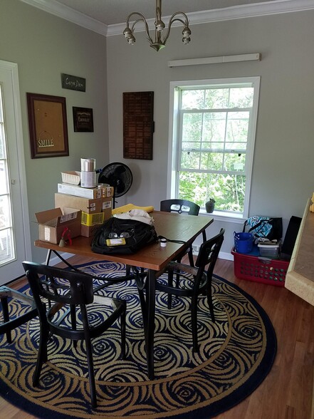 Large table in Breakfast Nook for dining or school projects. - 221 Long St