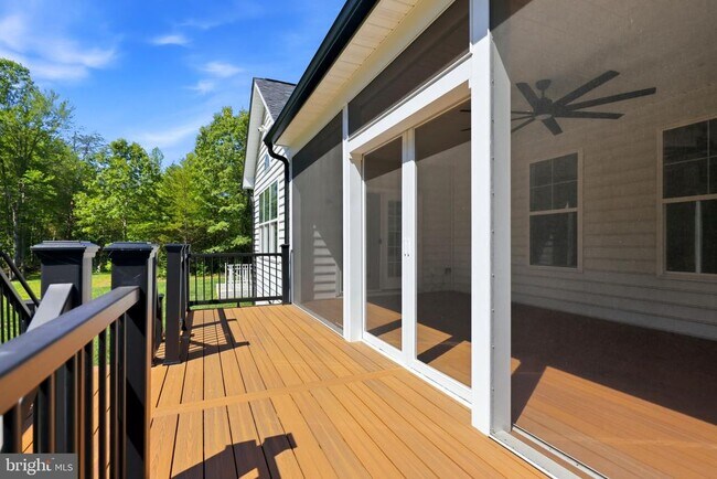 Building Photo - 301 Kingdom Dr