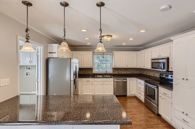 Building Photo - 5608 Weddington Matthews Rd, Matthews, NC,...
