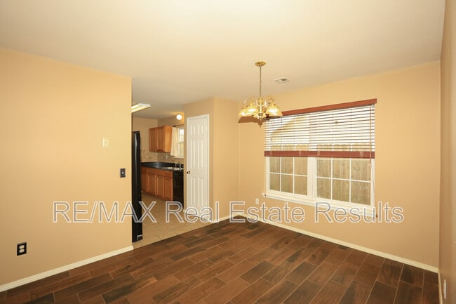 Building Photo - 1207 Tunbridge Dr