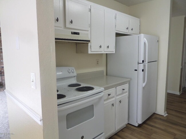 Building Photo - 3727 Greentree Pl