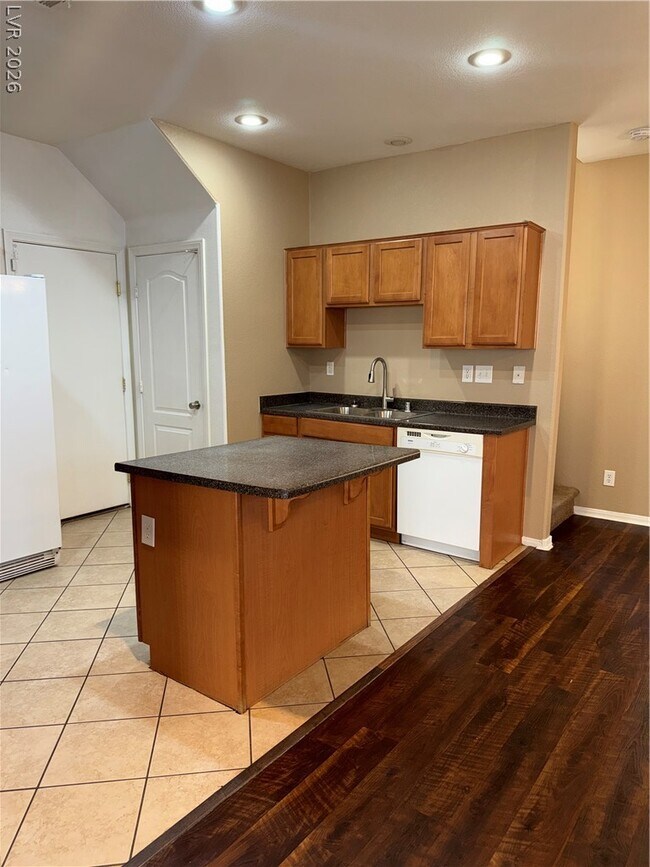 Building Photo - 10519 Allegrini Dr