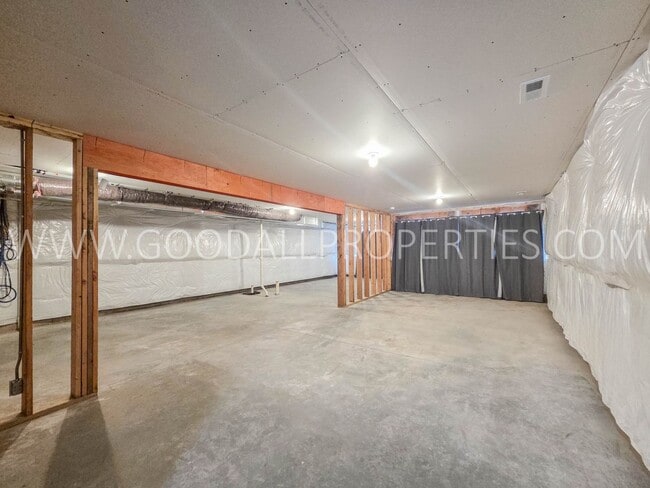 Building Photo - Bright & Spacious 1.5-Story 3 Beds, 2.5 Bath Home in Waukee Schools