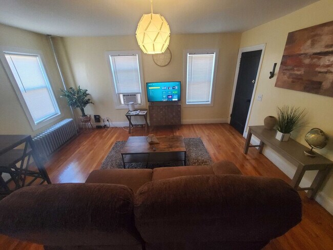 Building Photo - 132 Wesleyan Ave