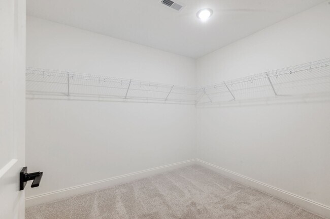 Building Photo - Maryville 37803 - 4 bedroom 3.5 bath - cal...