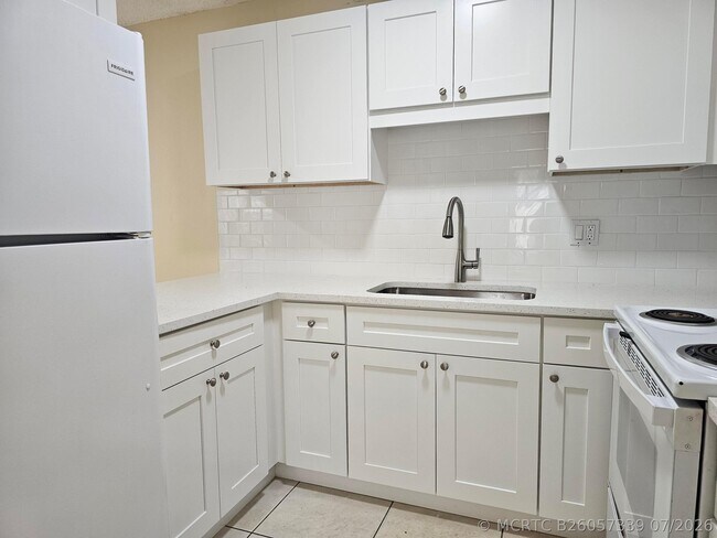 Building Photo - 5836 S 37th Ct