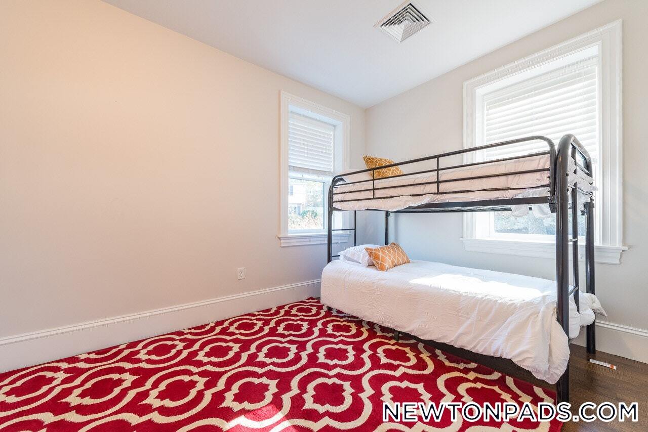 Building Photo - 2044 Beacon St