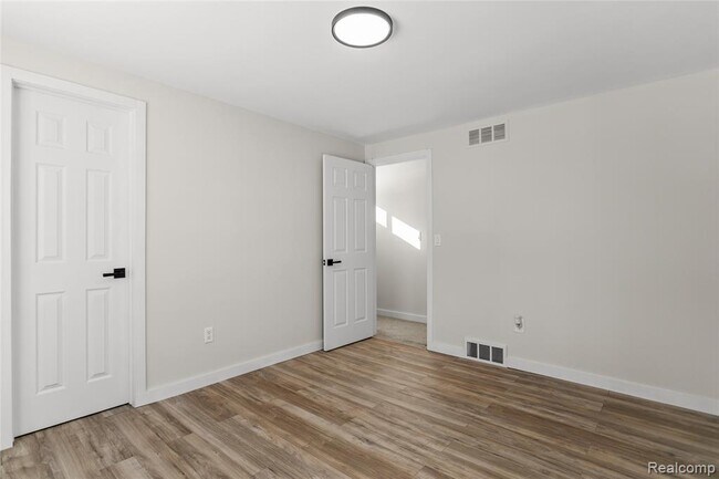 Building Photo - 3715 Ledge Dr