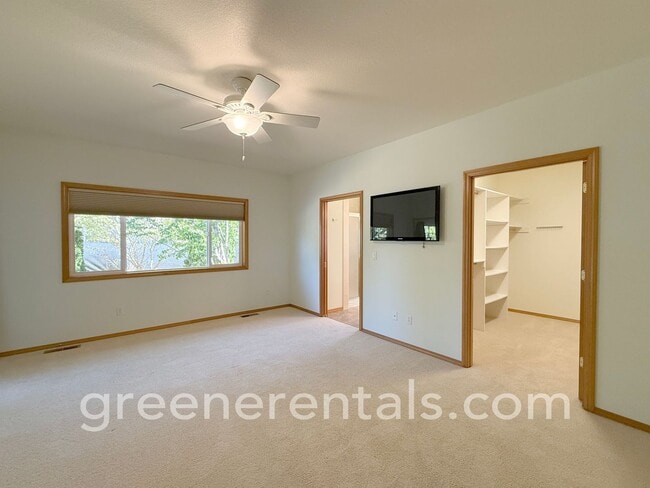 Building Photo - Spacious & Bright 3BD/3BA Home for Rent in...
