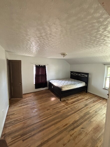 Building Photo - 4661 W 148th St