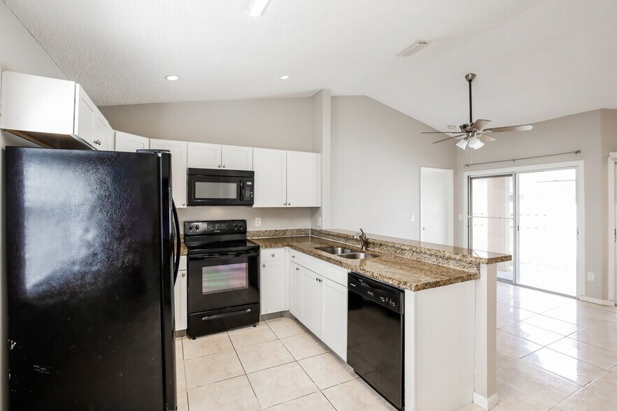 Building Photo - 9845 NW 9th Ct