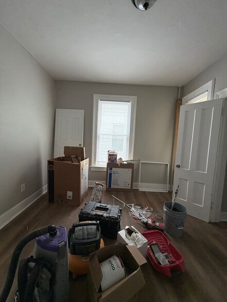 Building Photo - 497 Winthrop Ave