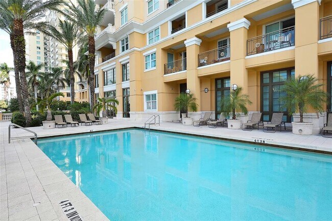 Building Photo - 750 N Tamiami Trl