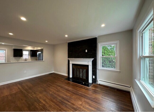 Building Photo - 32 Hazel St