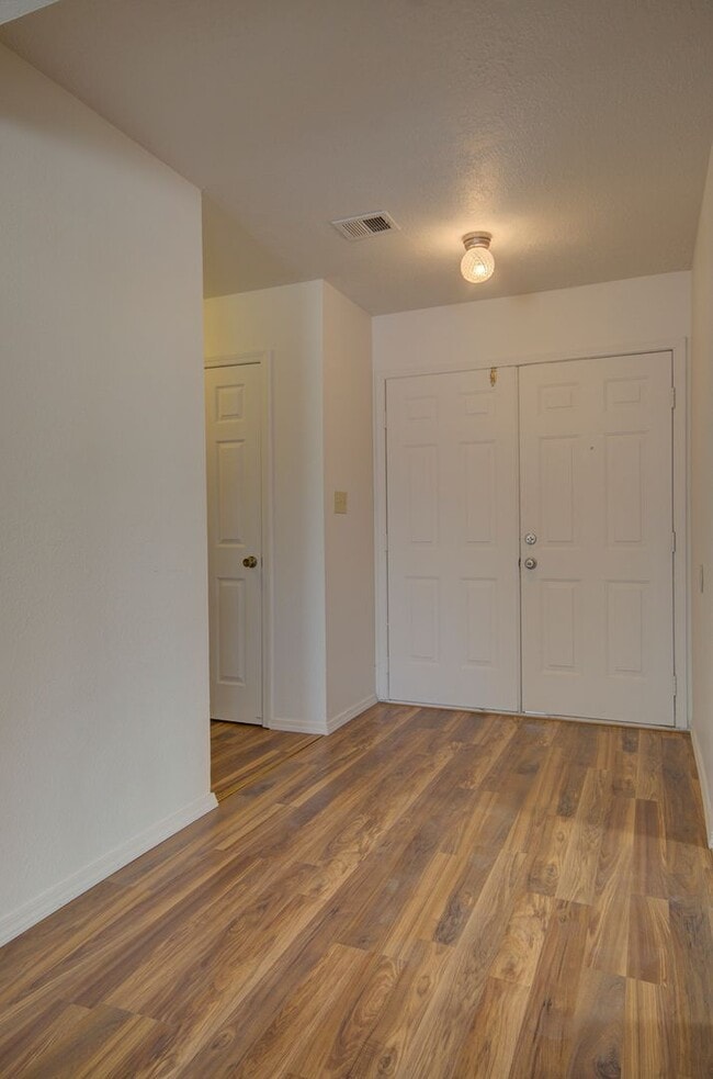 Building Photo - Amazing 3 Bedroom in Central Rio Rancho!