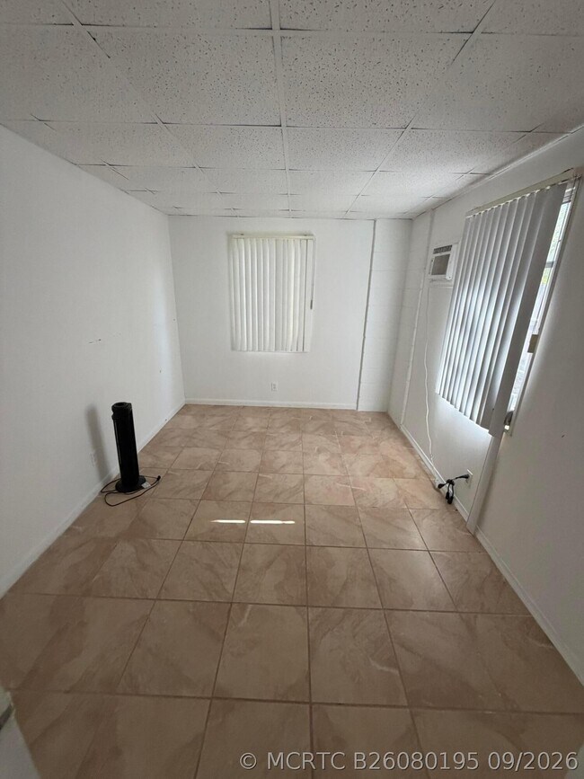 Building Photo - 5806 N Flagler Dr