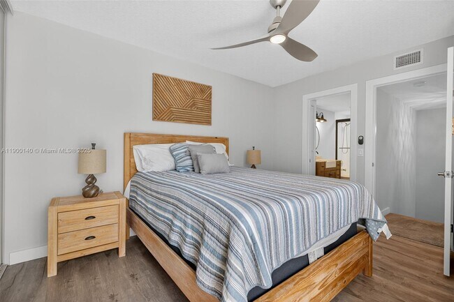 Building Photo - 2701 27th Ct