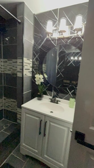 Lower Level Bathroom - 7914 S Ridgeland Ave
