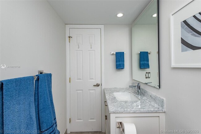 Building Photo - 2101 S Ocean Dr