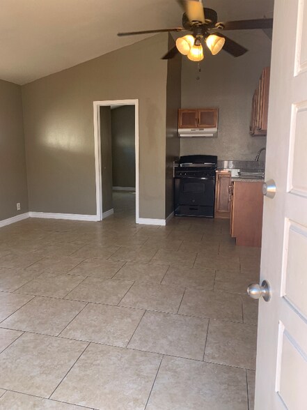 Building Photo - 13152 Westlake St