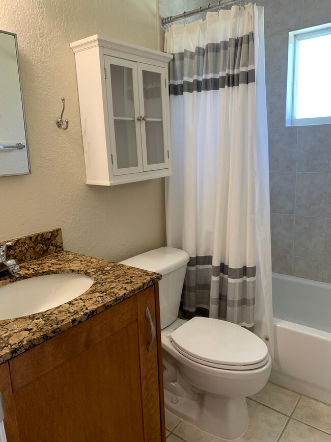 Building Photo - 2643 NE 8th Ave