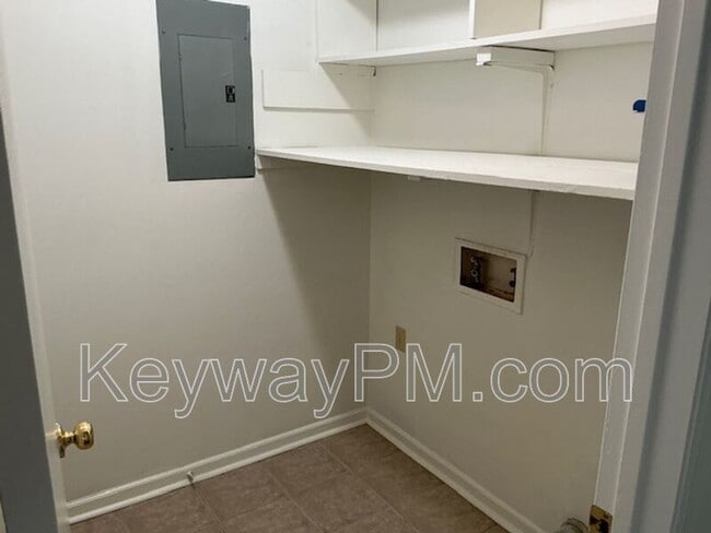 Building Photo - 3204 N Wimbledon Dr