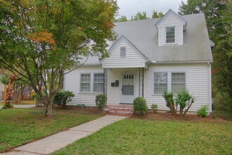 Building Photo - Charming 2 Bedroom Duplex in Lakewood!