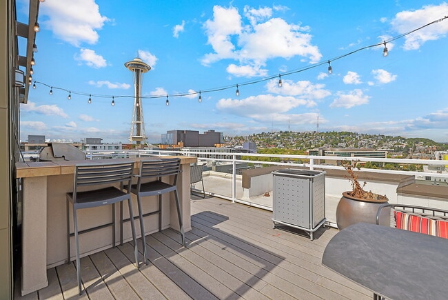 Building Photo - Annaliese