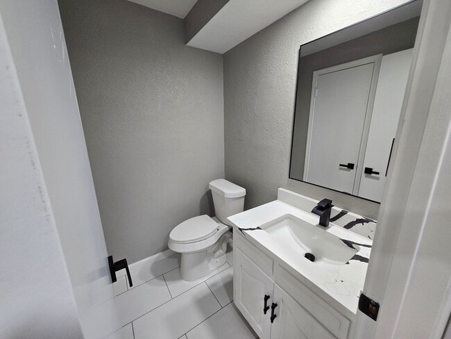 Building Photo - 2012 Ebbtide Ln