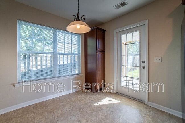 Building Photo - 37 Twin Oaks Pl