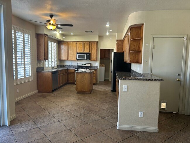 Building Photo - Beautiful Green Valley Home