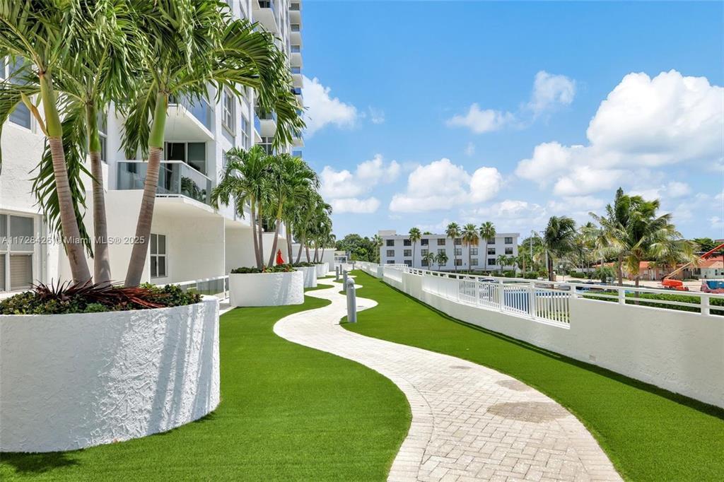 Building Photo - 3015 N Ocean Blvd