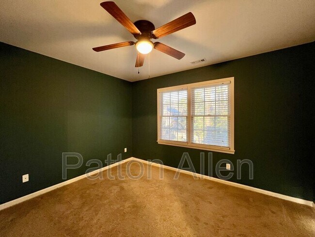 Building Photo - 29 Whispering Oak Ct