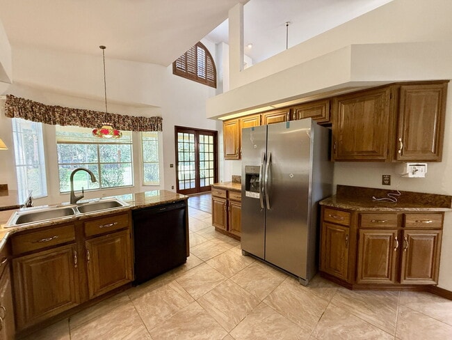 Building Photo - 124 Estates Cir
