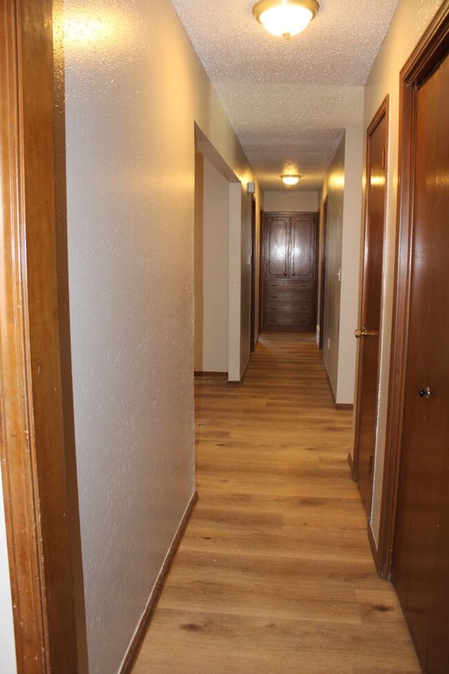 Building Photo - Move in Special!!  $500 off 2nd Month's rent!