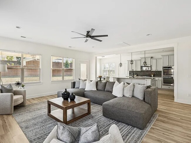 Building Photo - Fabulous 5BR Home in Thompsons Station