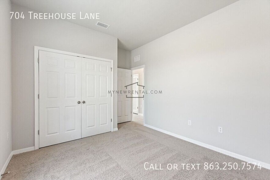 Building Photo - 704 Treehouse Ln
